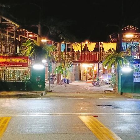 Forest Paradise Inn Teluk Bahang Private Malay Traditional House Concept Hotel By Wan エクステリア 写真