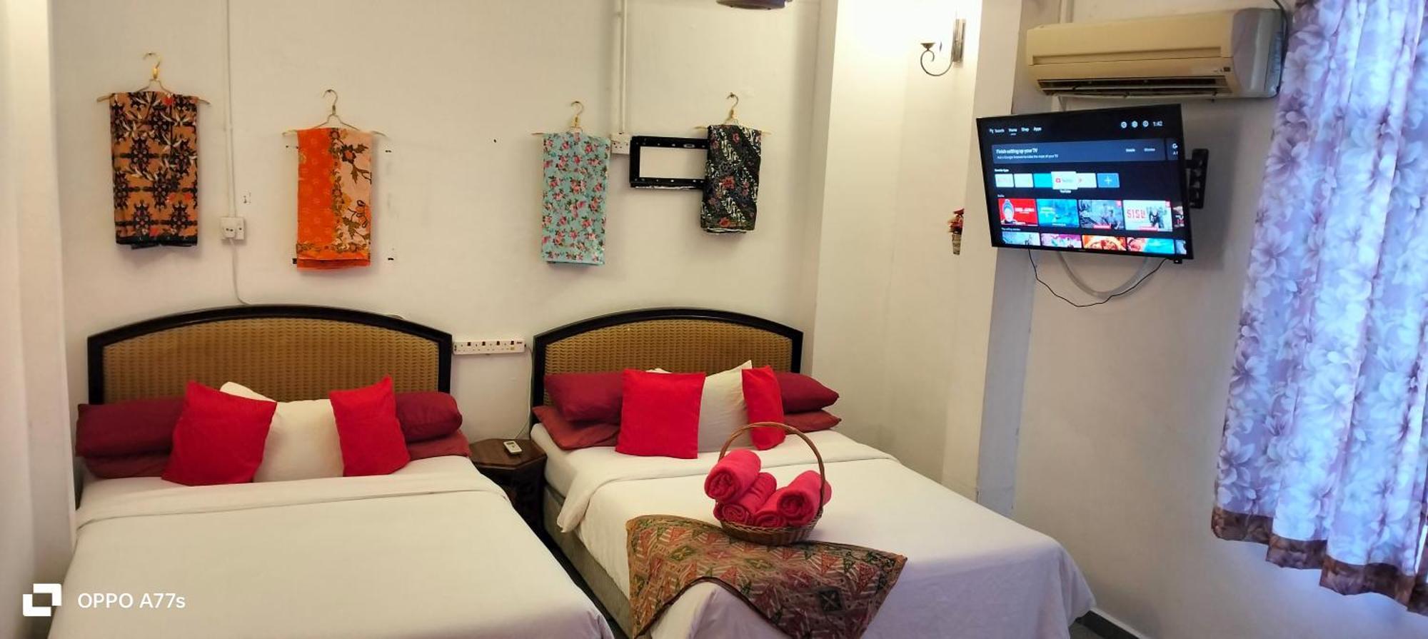 Forest Paradise Inn Teluk Bahang Private Malay Traditional House Concept Hotel By Wan エクステリア 写真